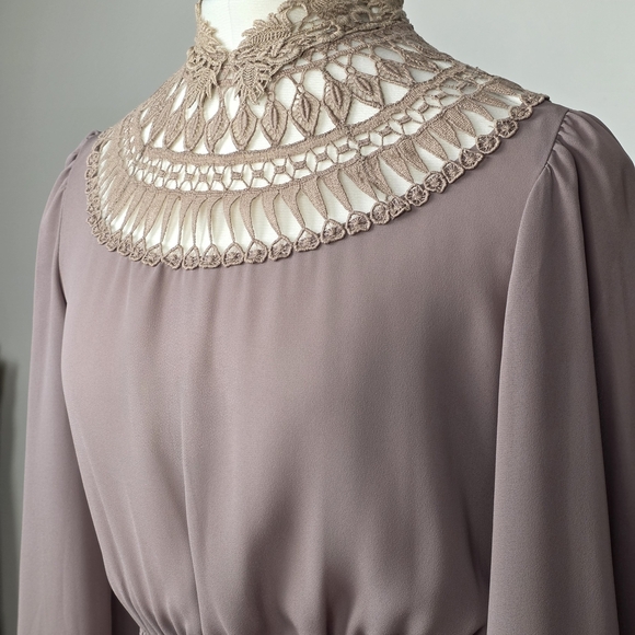 Vintage Joseph Ribkoff beige Lace Neck Dress – Made in Canada - Picture 2 of 9